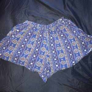 HOLLISTER FLOWY SHORTS